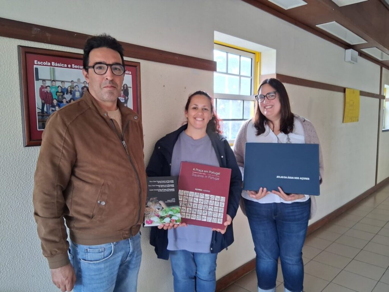 Entrega de Livros à EBS Mouzinho da Silveira
